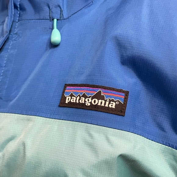 Patagonia Blue and Teal Women's Jacket - Picture 5 of 10
